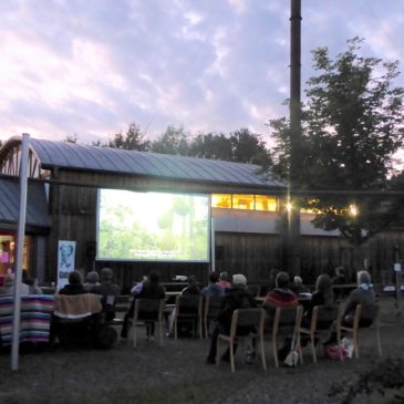 Nachdenkliche Filmvorführung der „Globale Mittelhessen“ auf dem Freigelände des Holz- und Technikmuseums in Wißmar